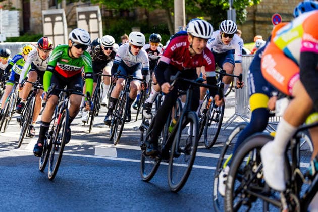 15.05.2026, GER, Rennrad, Maenner Frauen Junioren, Saison 2025, 26.TMP Jugentour Kleine Friedensfahrt, 1.Etappe Rundstreckenrennen Residenzstadt Gotha An 3 Wettkampftagen vom 15.05-17.05.2026 gingen knapp 350 Athleten aus 7 Ländern in den Kategorien Jedermann, Anfaenger, U15m, U17w und U17m bei der 25. Auflage der TMP Jugentour Kleine Friedensfahrt 2025 an den Start. Neben dem Einzelzeitfahren sind 3 weitere Etappen im Gothaer Landkreis zu absolvieren, organisiert vom RSC Waltershausen-Gotha e.V.. Etappe 1 erfolgte als Rundstrecke in Gotha wobei die U15m 16,8km, die U17w 25,2km und die U17m 31,5km absolvieren mussten 99867 Gotha Schloss Friedenstein Historisc Thüringen Deutschland