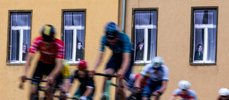15.05.2026, GER, Rennrad, Maenner Frauen Junioren, Saison 2025, 26.TMP Jugentour Kleine Friedensfahrt, 1.Etappe Rundstreckenrennen Residenzstadt Gotha An 3 Wettkampftagen vom 15.05-17.05.2026 gingen knapp 350 Athleten aus 7 Ländern in den Kategorien Jedermann, Anfaenger, U15m, U17w und U17m bei der 25. Auflage der TMP Jugentour Kleine Friedensfahrt 2025 an den Start. Neben dem Einzelzeitfahren sind 3 weitere Etappen im Gothaer Landkreis zu absolvieren, organisiert vom RSC Waltershausen-Gotha e.V.. Etappe 1 erfolgte als Rundstrecke in Gotha wobei die U15m 16,8km, die U17w 25,2km und die U17m 31,5km absolvieren mussten 99867 Gotha Schloss Friedenstein Historisc Thüringen Deutschland