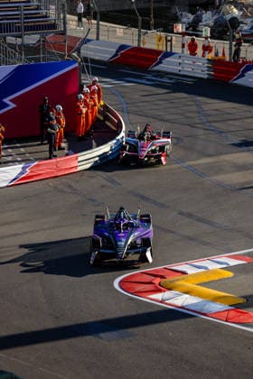 Pascal Wehrlein (Porsche Formula E Team, 94) und Edoardo Mortara (Mahindra Racing, 48) erstes freies Training Free Practice 1, ABB FIA Formula E World Championship, WM, Weltmeisterschaft Monaco e-Prix 2026, Monte Carlo, Saison 12 2025 26, Runde 9, 16.05.2026, ABB FIA Formula E World Championship, Monaco e-Prix 2026, Monte Carlo, Saison 12 2025 26, Runde 9, 16.05.2026 Monte Carlo Copyright: xEibner-Pressefoto LauraxRoemerx EP_LRR