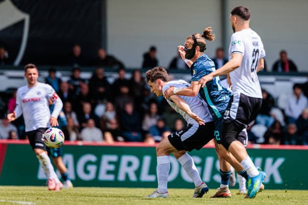 v.l. Martin Ens (SC Verl, 05), Sigurd Haugen (TSV 1860 Muenchen, 22), Oualid Mhamdi (SC Verl, 20) GER, SC Verl vs. TSV 1860 Muenchen, Fussball, 3. Liga, 38. Spieltag, Spielzeit 2025 2026, 16.05.2026 DFL Regulations prohibit any use of photographers as image sequences and or quasi-video. GER, SC Verl vs. TSV 1860 Muenchen, Fussball, 3. Liga, 38. Spieltag, Spielzeit 2025 2026, 16.05.2026 Verl Copyright: xEibner-Pressefoto JanxRollingerx EP_JSK