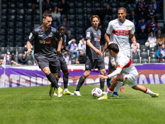 Robin Meißner (VfL Osnabrueck, 11), Nicolas Sessa (VfB Stuttgart II, 10) am Boden GER, VfB Stuttgart II vs. VfL Osnabrueck, Fussball, 3. Bundesliga, 38. Spieltag, Spielzeit 2025 2026, 16.05.2026 GER, VfB Stuttgart II vs. VfL Osnabrueck, Fussball, 3. Bundesliga, 38. Spieltag, Spielzeit 2025 2026, 16.05.2026 Aspach Copyright: xEibner-Pressefoto CarstenxSchwerx EP_CSG