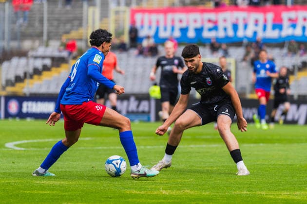 Jeremy Celal Aydogan (Wuppertaler SV, 08) im Zweikampf mit Roman Doulashi (Bonner SC, 03) Wuppertaler SV vs. Bonner SC, Fussball, Regionalliga-West, 34.Spieltag, Saison 2025 26, 16.05.2026, Wuppertaler SV vs. Bonner SC, Fussball, Regionalliga-West, 34.Spieltag, Saison 2025 26, 16.05.2026 Wuppertal Copyright: xEibner-Pressefoto LukasxBaldygax EP_LBA