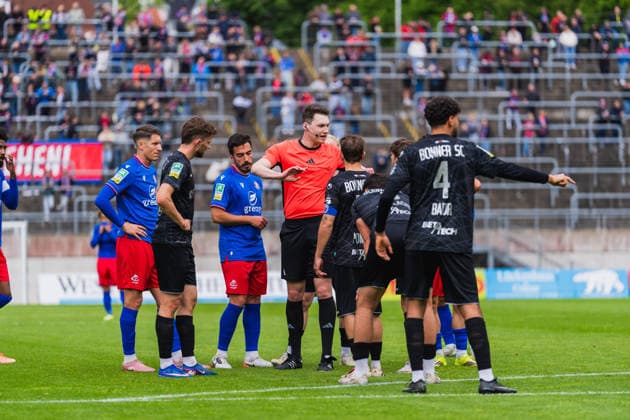 Freistosspfiff nach der Roten Karte Wuppertaler SV vs. Bonner SC, Fussball, Regionalliga-West, 34.Spieltag, Saison 2025 26, 16.05.2026, Wuppertaler SV vs. Bonner SC, Fussball, Regionalliga-West, 34.Spieltag, Saison 2025 26, 16.05.2026 Wuppertal Copyright: xEibner-Pressefoto LukasxBaldygax EP_LBA