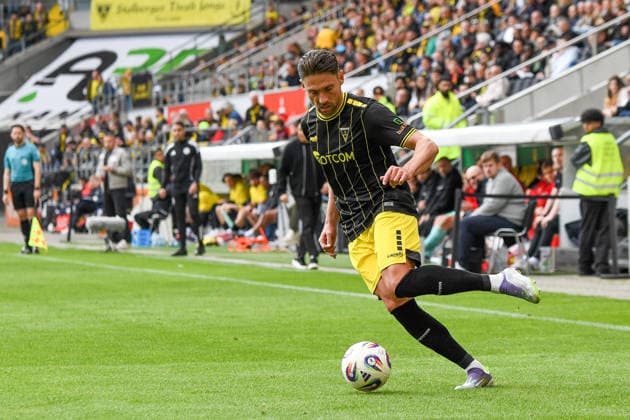 Sasa Strujic (Alemannia Aachen, 5) am Ball, Spielszene, Freisteller, Ganzkörper, Einzelbild, Aktion, Action, 16.05.2026, Aachen (Deutschland), Fussball, 3. Liga, TSV Alemannia Aachen - TSV Havelse, Fussball, 3. Liga, TSV Alemannia Aachen - TSV Havelse, DFB DFL REGULATIONS PROHIBIT ANY USE OF PHOTOGRAPHS AS IMAGE SEQUENCES AND OR QUASI-VIDEO.
