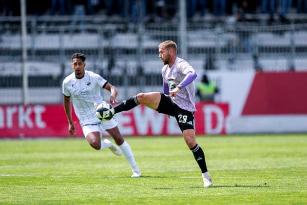 v.li.: Yannick Osee (SVS, 13), Mart Ristl (Homburg, 29), Aktion, Action, Spielszene, 16.05.2026, Sandhausen (Deutschland), Fussball, Regionalliga Südwest, SV Sandhausen - FC 08 Homburg