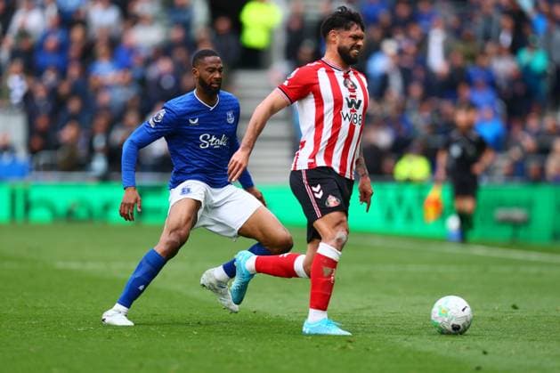 Omar Alderete of Sunderland pulls up with an injury after a challenge from Beto of Everton Everton v Sunderland, Premier League, Football, Hill Dickinson Stadium, Liverpool, UK - 17 May 2026Liverpool Hill Dickinson Stadium United Kingdom EDITORIAL USE ONLY No use with unauthorised audio, video, data, fixture lists, club league logos or live services. Online in-match use limited to 120 images, no video emulation. No use in betting, games or single club league player publications. Copyright: xPaulxCurrie Shutterstockx 16877456o