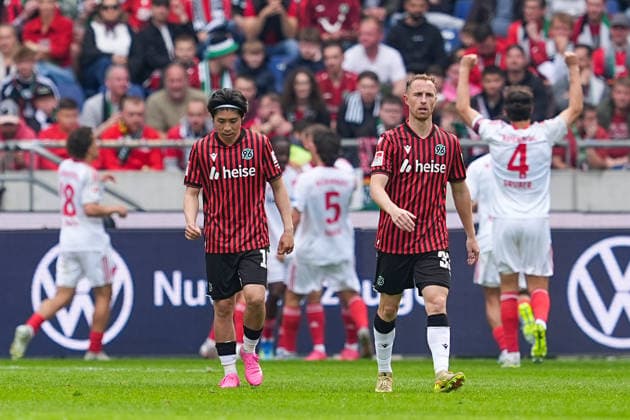 17.05.2026, xydrx, Herren, Fußball, 2.Bundesliga, Hannover 96 - 1.FC Nürnberg, Saison 2025 2026, Heinz von Heiden Arena: Daisuke Yokota (Hannover 96, 18) und Maurice Neubauer (Hannover 96, 33) lassen nach dem 2:2 Ausgleich durch Mohamed Ali Zoma (1.FC Nürnberg, 23) den Kopf hängen DFB regulations prohibit any use of photographs as image sequences and or quasi-video. Copyright: HMBxMedia YannisxDreimann