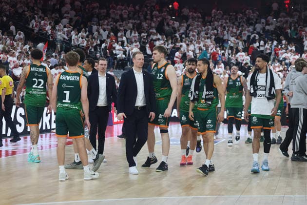 Das Team der Gladiators Trier nach dem Spiel, GER, FC Bayern Basketball vs. Vet Concept Gladiators Trier, Basketball, easycredit Basketball Bundesliga, Playoffs, Viertelfinale Saison 2025 2026, 17.05.2026, GER, FC Bayern Basketball vs. Vet Concept Gladiators Trier, Basketball, easycredit Basketball Bundesliga, Playoffs, Viertelfinale Saison 2025 2026, 17.05.2026 Muenchen Copyright: xEibner-Pressefoto JennixMaulx EP_JML