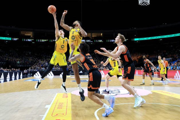 DEU, easyCredit BBL, ALBA vs. , 17.05.2026, Mercedes-Benz-Arena, Berlin, DEU, easyCredit BBL, ALBA vs. Rasta Vechta im Bild Alex OÕConnell (ALBA Berlin 3), Norris Agbakoko (ALBA Berlin 17), Tevin Brown (RASTA Vechta 10), Lars Thiemann (RASTA Vechta 21)