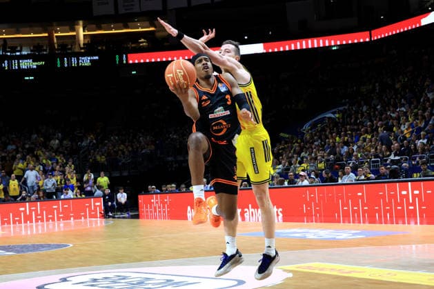 DEU, easyCredit BBL, ALBA vs. Rasta Vechta, 17.05.2026, Uber-Arena, Berlin, DEU, easyCredit BBL, ALBA vs. Rasta Vechta, im Bild Justin Bean (ALBA Berlin 34), Malik Parsons (RASTA Vechta 3)