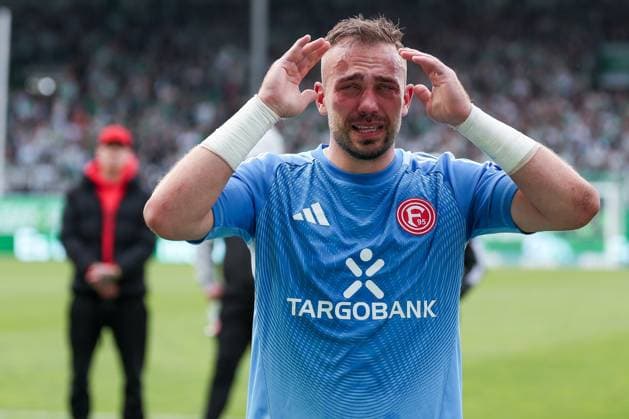 Florian Kastenmeier 33 (Fortuna Duesseldorf) weinend bei den Fans, nach dem Abstieg, Niedergeschlagenheit, Enttaeuschung, SpVgg Greuther Fuerth vs. Fortuna Duesseldorf, Fussball, Maenner, 2. Bundesliga, DFL, Saison 2025 2026, 34. Spieltag, Rueckrunde, 17.05.2026 DFB regulations prohibit any use of photographs as image sequences and or quasi-video Fuerth Bayern Deutschland