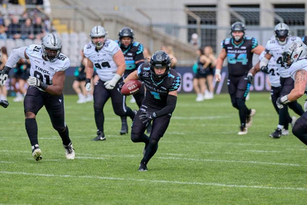 European Football Alliance, EFA, Munich Ravens, Raiders Tirol, Munich, 1 Sixten Dragan (Munich Ravens, WR) European Football Alliance, EFA, Munich Ravens, Raiders Tirol, Munich, Stadion an der Grünwalder Straße, American Football München Städtisches Stadion an der Grünwalder Strasse Bayern Deutschland Copyright: xAmericanxFootballxNetworkx(AF.N)x·xGerhardxLehnerx