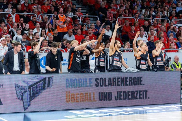 Team, Mannschaft, jubelt, Jubel, positive Emotionen, positive Emotion, BMA365 Bamberg Baskets vs. ratiopharm Ulm, Basketball, easyCredit BBL, Playoff Viertelfinale, Spiel 2, 18.05.2026 BMA365 Bamberg Baskets vs. ratiopharm Ulm, Basketball, easyCredit BBL, Playoff Viertelfinale, Spiel 2, 18.05.2026 Bamberg Copyright: xEibner-Pressefoto G.xSantemizx EP_EER