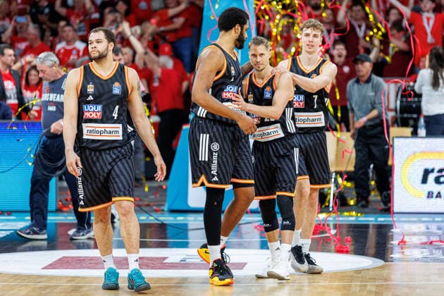 Christopher Ledlum (ratiopharm Ulm, 04), Joel Soriano (ratiopharm Ulm, 12), Thomas Klepeisz (ratiopharm Ulm, 22), Tobias Jensen (ratiopharm Ulm, 07), enttaeuscht, Enttaeuschung, negative Emotionen, negative Emotion, Spielende, BMA365 Bamberg Baskets vs. ratiopharm Ulm, Basketball, easyCredit BBL, Playoff Viertelfinale, Spiel 2, 18.05.2026 BMA365 Bamberg Baskets vs. ratiopharm Ulm, Basketball, easyCredit BBL, Playoff Viertelfinale, Spiel 2, 18.05.2026 Bamberg Copyright: xEibner-Pressefoto G.xSantemizx EP_EER