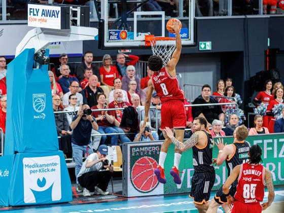 Demarcus Demonia (BMA365 Bamberg Baskets, 08), Christopher Ledlum (ratiopharm Ulm, 04), Christian Sengfelder (ratiopharm Ulm, 43), BMA365 Bamberg Baskets vs. ratiopharm Ulm, Basketball, easyCredit BBL, Playoff Viertelfinale, Spiel 2, 18.05.2026 BMA365 Bamberg Baskets vs. ratiopharm Ulm, Basketball, easyCredit BBL, Playoff Viertelfinale, Spiel 2, 18.05.2026 Bamberg Copyright: xEibner-Pressefoto G.xSantemizx EP_EER