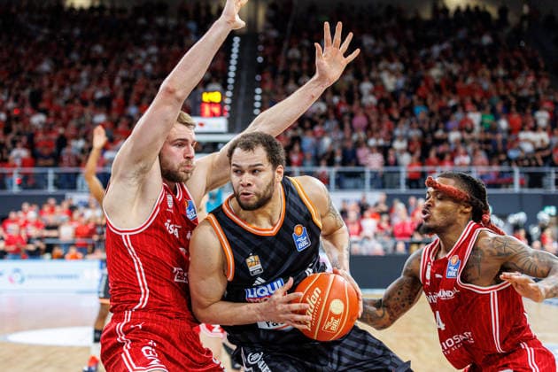 Moritz Krimmer (BMA365 Bamberg Baskets, 27), Christopher Ledlum (ratiopharm Ulm, 04), Cobe Williams (BMA365 Bamberg Baskets, 24), BMA365 Bamberg Baskets vs. ratiopharm Ulm, Basketball, easyCredit BBL, Playoff Viertelfinale, Spiel 2, 18.05.2026 BMA365 Bamberg Baskets vs. ratiopharm Ulm, Basketball, easyCredit BBL, Playoff Viertelfinale, Spiel 2, 18.05.2026 Bamberg Copyright: xEibner-Pressefoto G.xSantemizx EP_EER