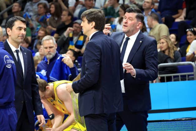 DEU, easyCredit BBL, ALBA vs. Rasta Vechta, 19.05.2026, Uber-Arena, Berlin, DEU, easyCredit BBL, ALBA vs. Rasta Vechta, im Bild CHEFTRAINER Pedro Calles (ALBA Berlin), Assistentstrainer Sebastian Trzcionka (ALBA Berlin) , Co-Trainer Vladimir Bogojevic (ALBA Berlin)