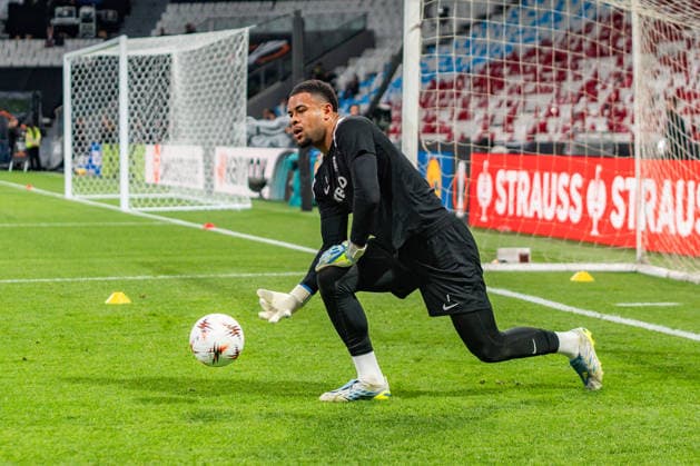 19.05.2026, SC Freiburg vs. Aston Villa, UEFA Europa League, Final Matchday -1 Besiktas Square, Besiktas Park, Stadium, Fan festival, Fan Fest, Fans Freiburg Aston Villa, Trophy, Uefa Cup League Trophy, Istanbul 2026 Final Abschlusstraining Final Training SC Freiburg in Vodafone Park, Noah Atubolu Copyright: xBahhoxKarax