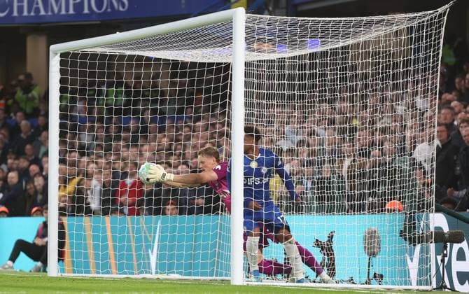 Antonin Kinský of Tottenham Hotspur saves on the goalline Chelsea v Tottenham Hotspur, Premier League, Football, Stamford Bridge, London, UK - 19 May 2026London Stamford Bridge United Kingdom EDITORIAL USE ONLY No use with unauthorised audio, video, data, fixture lists, club league logos or live services. Online in-match use limited to 120 images, no video emulation. No use in betting, games or single club league player publications. Copyright: xKieranxMcManus Shutterstockx 16881293ak