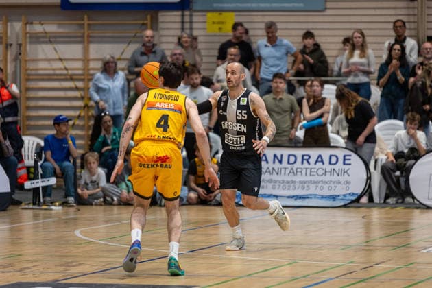 Gian Bahattin Aydinoglu (Bozic Estriche Knights Kirchheim, 04) Simon Krajcovic (Giessen 46ers, 55) GER, Bozic Estriche Knights Kirchheim vs. Giessen 46ers, BARMER 2. Basketball Bundesliga, Playoffs Halbfinale Spiel 1, Saison 2025 2026, 20.05.2026 GER, Bozic Estriche Knights Kirchheim vs. Giessen 46ers, BARMER 2. Basketball Bundesliga, Playoffs Halbfinale Spiel 1, Saison 2025 2026, 20.05.2026 Goeppingen Copyright: xEibner-Pressefoto NinaxSanderx EP_NSR