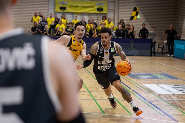Gian Bahattin Aydinoglu (Bozic Estriche Knights Kirchheim, 04) Daniel Alexander Norl (Giessen 46ers, 01) GER, Bozic Estriche Knights Kirchheim vs. Giessen 46ers, BARMER 2. Basketball Bundesliga, Playoffs Halbfinale Spiel 1, Saison 2025 2026, 20.05.2026 GER, Bozic Estriche Knights Kirchheim vs. Giessen 46ers, BARMER 2. Basketball Bundesliga, Playoffs Halbfinale Spiel 1, Saison 2025 2026, 20.05.2026 Goeppingen Copyright: xEibner-Pressefoto NinaxSanderx EP_NSR