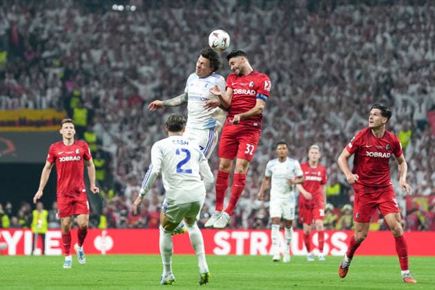 Vincenzo Grifo (SC Freiburg, 32) Kopfball , Türkei, Fussball, UEFA Europa League, Finale, 2025 2026, SC Freiburg vs. Aston Villa, 20.05.2026, TüpraÅü Stadium, BeÅüiktaÅü Park, Istanbul Istanbul TüpraÅü Stadium, BeÅüiktaÅü Par Istanbul Türkei Copyright: xArnexAmbergx