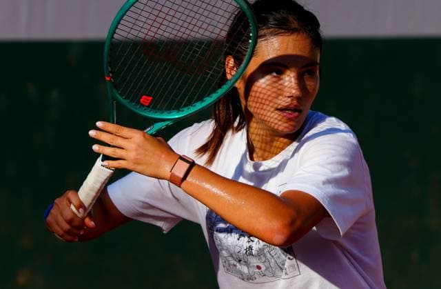 Emma Raducanu practices French Open Tennis, Thursday Previews, Qualifying and Practice, Tennis, Roland Garros, Paris, France - 21 May 2026Paris Roland Garros France EDITORIAL USE ONLY No use with unauthorised audio, video, data, fixture lists, club league logos or live services. Online in-match use limited to 120 images, no video emulation. No use in betting, games or single club league player publications. Copyright: xJavierxGarcia Shutterstockx 16886896ce