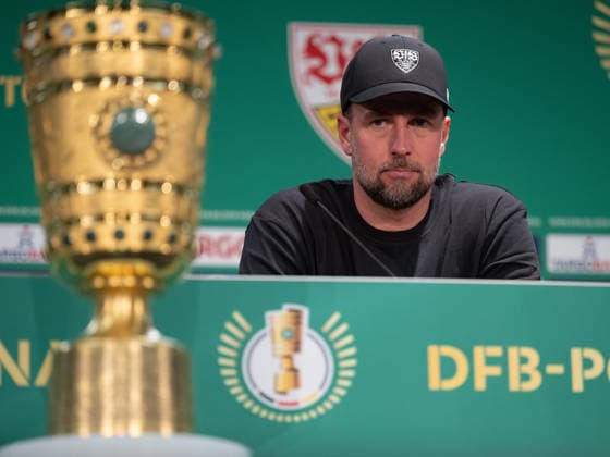 Pressekonferenz, Sebastian Hoeness (VfB Stuttgart, Cheftrainer, Trainer) GER, Abschlusstraining und Pressekonferenz am Vortag des DFB-Pokalfinale, FC Bayern Muenchen vs. VfB Stuttgart, Fussball, Herren, DFB-Pokal, Finale, Spielzeit 2025 2026, 22.05.2026, DFL DFB REGULATIONS PROHIBIT ANY USE OF PHOTOGRAPHS AS IMAGE SEQUENCES AND OR QUASI-VIDEO, GER, Abschlusstraining und Pressekonferenz am Vortag des DFB-Pokalfinale, FC Bayern Muenchen vs. VfB Stuttgart, Fussball, Herren, DFB-Pokal, Finale, Spielzeit 2025 2026, 22.05.2026 Berlin Copyright: xEibner-Pressefoto WolfgangxFrankx EP_WFK