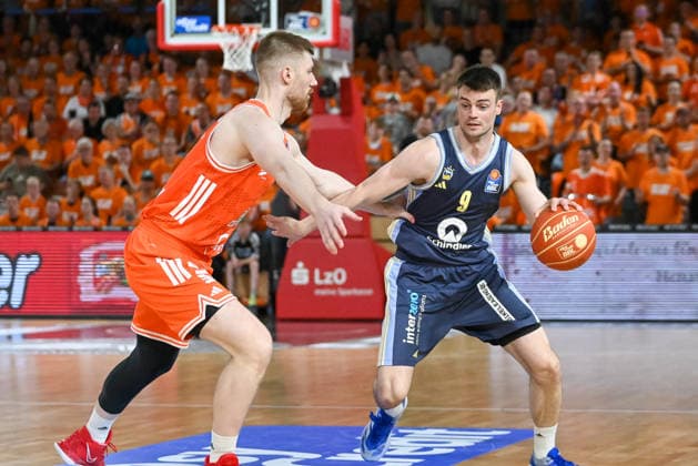 Jonas Mattisseck (ALBA Berlon, 09) gegen Luc van Slooten (RASTA Vechta, 06) RASTA Vechta vs. ALBA Berlin, easyCredit Basketball Bundesliga, Play-Off, Saison 2025 2026, 22.05.2026, RASTA Vechta vs. ALBA Berlin, easyCredit Basketball Bundesliga, Play-Off, Saison 2025 2026, 22.05.2026 Vechta Copyright: xEibner-Pressefoto RobertxGertzenx EP_RGN