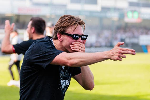 Sport Bilder des Tages Fabian Wessig (SC Verl, 18) jubelt nach dem Sieg im Finale des Krombacher Westfalenpokal GER, SC Verl vs. SF Lotte, Fussball, Westfalenpokal, Finale, Spielzeit 2025 2026, 23.05.2026 DFL Regulations prohibit any use of photographers as image sequences and or quasi-video. GER, SC Verl vs. SF Lotte, Fussball, Westfalenpokal, Finale, Spielzeit 2025 2026, 23.05.2026 Verl Copyright: xEibner-Pressefoto JanxRollingerx EP_JSK