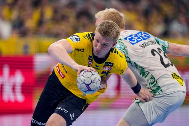 v.li.: Haukur Thrastarson (RNL, 25), Magnus Saugstrup (SCM, 23), Zweikampf, Spielszene, Duell, duel, tackle, tackling, Dynamik, Action, Aktion, 24.05.2026, Mannheim (Deutschland), Handball, Bundesliga, Rhein-Neckar Löwen - SC Magdeburg