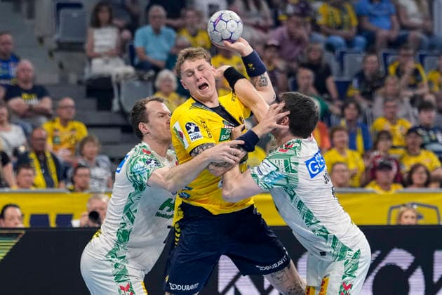 v.li.: Felix Claar (SCM, 7), Edwin Aspenbäck (RNL, 78), Elvar Örn Jonsson (SCM, 19), Zweikampf, Spielszene, Duell, duel, tackle, tackling, Dynamik, Action, Aktion, 24.05.2026, Mannheim (Deutschland), Handball, Bundesliga, Rhein-Neckar Löwen - SC Magdeburg