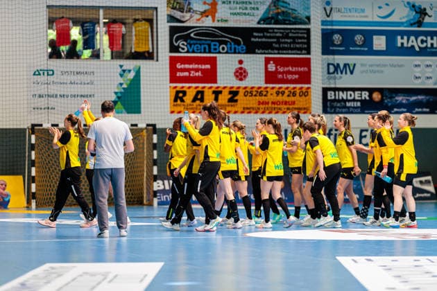 Die Mannschaft von Borussia Dortmund laeuft zum Aufwaermen auf das Spielfeld auf GER, HSG Blomberg-Lippe vs. Borussia Dortmund, Handball, 1. Bundesliga Frauen, Play-Offs, Finale, Spiel 2, 24.05.2026 GER, HSG Blomberg-Lippe vs. Borussia Dortmund, Handball, 1. Bundesliga Frauen, Play-Offs, Finale, Spiel 2, 24.05.2026 Blomberg Copyright: xEibner-Pressefoto JanxRollingerx EP_JSK