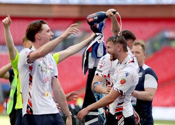 Sport Bilder des Tages John McAtee of Bolton Wanderers celebrates after winning the EFL Championship Play-off Final and promotion to the Premier League Bolton Wanderers v Stockport County, EFL Sky Bet League One, Play-Off Final, Football, Wembley Stadium, London, UK - 24 May 2026London Wembley Stadium United Kingdom EDITORIAL USE ONLY No use with unauthorised audio, video, data, fixture lists, club league logos or live services. Online in-match use limited to 120 images, no video emulation. No use in betting, games or single club league player publications. Copyright: xKieranxMcManus Shutterstockx 16889802eh