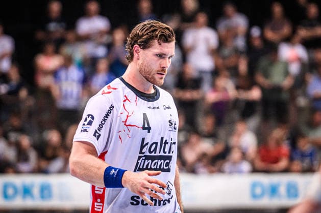 Johannes Golla (SG Flensburg-Handewitt, 04) - nachdenklich, kritischer Blick in der ersten Halbzeit GER, TVB Stuttgart - SG Flensburg-Handewitt, DAIKIN HBL, Handball, Bundesliga, 32. Spieltag, Spielzeit 2025 2026, 24.05.2026 GER, TVB Stuttgart - SG Flensburg-Handewitt, DAIKIN HBL, Handball, Bundesliga, 32. Spieltag, Spielzeit 2025 2026, 24.05.2026 Stuttgart Copyright: xSandyxDinkelackerx EP_SDR