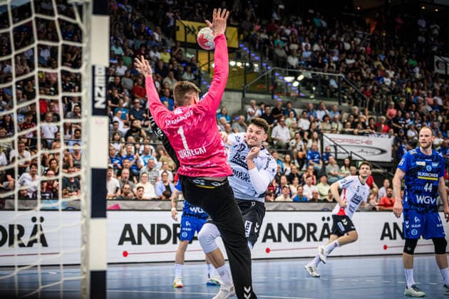 Marko Grgic (SG Flensburg-Handewitt, 17) vs. Mateusz Kornecki (TVB Stuttgart, 01) GER, TVB Stuttgart - SG Flensburg-Handewitt, DAIKIN HBL, Handball, Bundesliga, 32. Spieltag, Spielzeit 2025 2026, 24.05.2026 GER, TVB Stuttgart - SG Flensburg-Handewitt, DAIKIN HBL, Handball, Bundesliga, 32. Spieltag, Spielzeit 2025 2026, 24.05.2026 Stuttgart Copyright: xSandyxDinkelackerx EP_SDR
