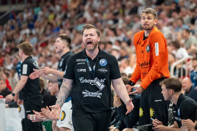 Sport Bilder des Tages Arnor Thor Gunnarsson (Bergischer HC 06, Co-Trainer) ist mit der Schiedsrichterentscheidung nicht einverstanden. Bergischer HC vs. THW KIel, Handball, DAIKIN HBL, 32. Spieltag, Saison 2025 2026, 24.05.2026 Bergischer HC vs. THW Kiel, Handball, DAIKIN HBL, 32. Spieltag, Saison 2025 2026, 24.05.2026 Duesseldorf Copyright: xEibner-Pressefoto ThomasxHaeslerx EP_THR