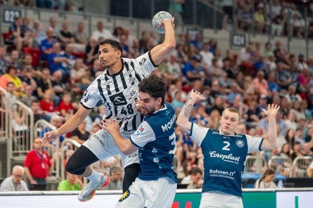 Zweikampf zwischen Mohab Abdelhak (THW Kiel, 48) und Eloy Morante Maldonado (Bergischer HC 06, 33). Bergischer HC vs. THW KIel, Handball, DAIKIN HBL, 32. Spieltag, Saison 2025 2026, 24.05.2026 Bergischer HC vs. THW Kiel, Handball, DAIKIN HBL, 32. Spieltag, Saison 2025 2026, 24.05.2026 Duesseldorf Copyright: xEibner-Pressefoto ThomasxHaeslerx EP_THR