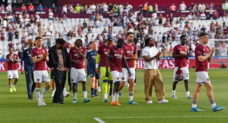 West Ham United look dejected at the end of the match West Ham United v Leeds United, Premier League, Football, London Stadium, London, UK - 24 May 2026London London Stadium United Kingdom EDITORIAL USE ONLY No use with unauthorised audio, video, data, fixture lists, club league logos or live services. Online in-match use limited to 120 images, no video emulation. No use in betting, games or single club league player publications. Copyright: xAlanxWalter Shutterstockx 16889881ba
