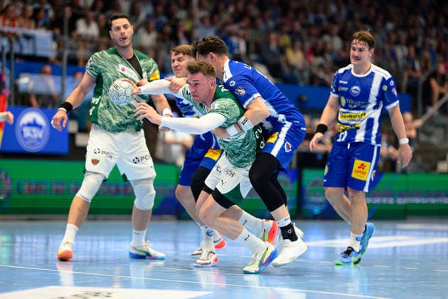 Lasse Andersson (Fuechse Berlin, 11) kann sich gegen Justin Kurch (ThSV Eisenach, 52) durchsetzen. GER, ThSV Eisenach gegen Fuechse Berlin, 1. Daikin Handballbundesliga, Handball, 30. Spieltag, Saison 2025 2026, 29.05.2026 GER, ThSV Eisenach gegen Fuechse Berlin, 1. Daikin Handballbundesliga, Handball, 30. Spieltag, Saison 2025 2026, 29.05.2026 Eisenach Copyright: xEibner-Pressefoto MartinxHerbstx EP_MHT