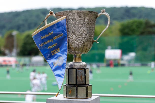 Der Pokal für den Deutschen Meister der Männer, Trophäe, Freisteller, Einzelbild, Einzelfoto, Aktion, Action, Symbolfoto, Symbolbild, Symbol, 31.05.2026, Bonn (Deutschland), Hockey, Deutsche Meisterschaft, Finale, Herren, Hamburger Polo Club - HTC Uhlenhorst Mülheim