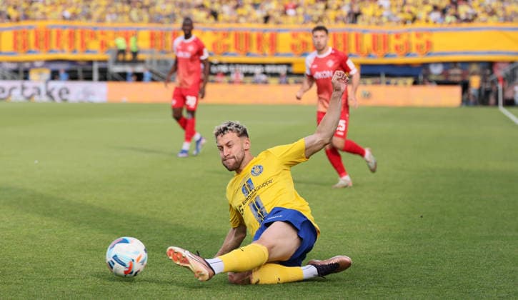 Würzburg, 01.06.2026, Stadion am Dallenberg, Fußball, Aufstiegspiele zur 3.Liga, Rückspiel , FWK Würzburger Kickers vs. 1.FC Lok Leipzig , Im Bild: David Grözinger Groezinger (27, Lok) , Nur zur redaktionellen Nutzung. Only editorial use. NOFV DFB regulations prohibit any use of photographs as image sequences and or quasi-video. ,