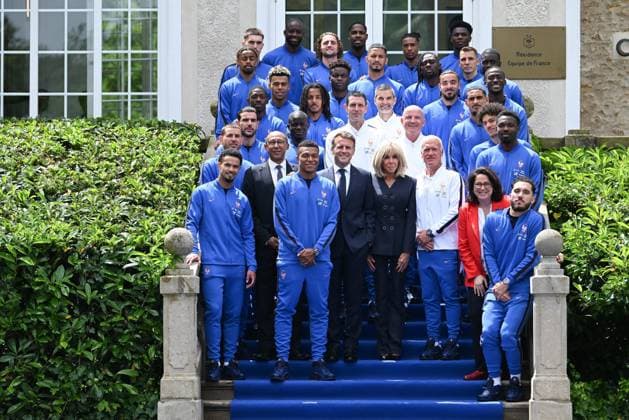 French President Emmanuel Macron Visits National Football Centre Ahead of 2026 FIFA World Cup, WM, Weltmeisterschaft, Fussball @ Pool Jeanne Accorsini Maxppp, France, paris, 2026 06 02 French President Emmanuel Macron and First Lady Brigitte Macron visit the National Football Centre in Clairefontaine, near Paris, on June 2, 2026. Ahead of the 2026 FIFA World Cup, the President met players and coaching staff of the France men’s national football team to express his support. He also met members of the France women’s national team, Nationalteam as they prepared for upcoming FIFA Women’s World Cup 2027 qualifying matches. CLAIREFONTAINE France Copyright: xMAXPPPx MAXPPPxx PAR26060210 PAR26060210