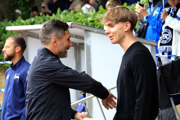 DEU, DFL, 2. FBL, Frohnauer SC vs Hertha BSC, 04.07.2026, Frohnau, Berlin, DEU, DFL, 2. FBL, Frohnauer SC vs Hertha BSC, Kennet Eichhorn (Hertha BSC Berlin 23), Cheftrainer Stefan Leitl (Hertha BSC Berlin) DFL - regulations prohibit any use of Photographs as image sequences and or quasi-video