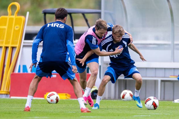08.07.2026, Fussball, Training des FC Schalke 04. v. l. Finn Porath (FC Schalke 04), Luca Vozar (FC Schalke 04). Gelsenkirchen Trainingsgelände FC Schalke 04 NRW Deutschland xRHR-FOTO YYx Copyright: RHR-FOTOx RHR-FOTO YY