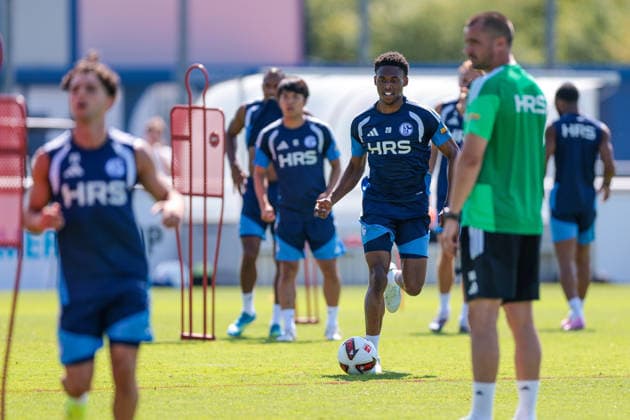 15.07.2026, Fussball, Training des FC Schalke 04. Junior Adamu (FC Schalke 04). Gelsenkirchen Trainingsgelände FC Schalke 04 NRW Deutschland xRHR-FOTO YYx Copyright: RHR-FOTOx RHR-FOTO YY