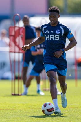 15.07.2026, Fussball, Training des FC Schalke 04. Junior Adamu (FC Schalke 04). Gelsenkirchen Trainingsgelände FC Schalke 04 NRW Deutschland xRHR-FOTO YYx Copyright: RHR-FOTOx RHR-FOTO YY