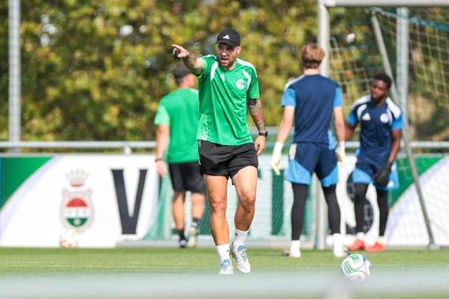 30.07.2026, Fussball, Training des FC Schalke 04. Co-Trainer Pierre Michel Lasogga (FC Schalke 02 II) gibt Anweisungen. Gelsenkirchen Trainingsgelände FC Schalke 04 NRW Deutschland xRHR-FOTO YYx Copyright: RHR-FOTOx RHR-FOTO YY