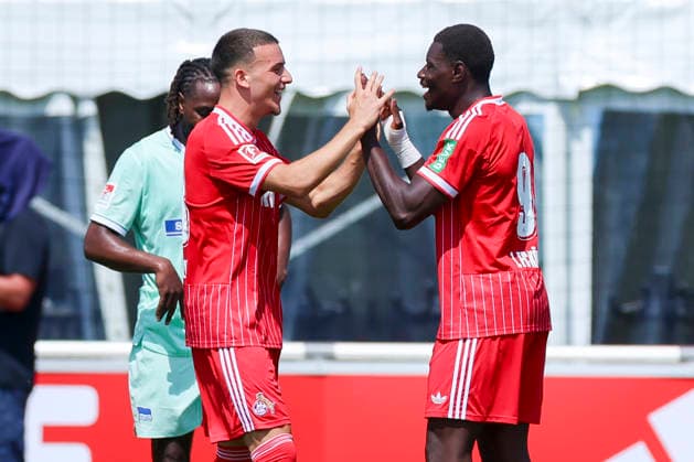 Ragnar Prince Friedel Ache (1. FC Köln) bejubelt seinen Treffer zum 1:0 mit Said El Mala (1. FC Köln), Friendly match, 1. FC Köln v Hertha BSC Berlin, Koasastadion am 31. July 2026 in St. Johann in Tirol, Österreich. (Foto von Marco Steinbrenner DeFodi Images) Ragnar Prince Friedel Ache (1. FC Köln) celebrates after scoring his teams first goal with Said El Mala (1. FC Köln), Friendly match, 1. FC Köln v Hertha BSC Berlin, Koasastadion, July 31, 2026 in St. Johann in Tirol, Austria. (Photo by Marco Steinbrenner DeFodi Images) -