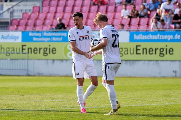 v.li.: David Mamutovic (SVS, 7), Stefan Maderer (SVS, 27), Spieler vom SV Sandhausen (SVS), jubeln über das Tor zum 2:0, Jubel, Torjubel, Torerfolg, celebrate the goal, goal, celebration, jubelt ueber das Tor, Freuen, Freude, freut sich, optimistisch, positiv, Spielszene, Highlight, Action, Aktion, 31.07.2026, Sandhausen (Deutschland), Fussball, bfv-Verbandspokal, 3. Runde, SV Sandhausen - TSG 1862 09 Weinheim
